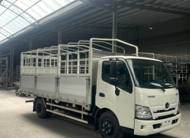 Xe tải Hino XZU seri 300 thùng mui bạt - Tải trọng 3490 kg, thùng dài 5m3