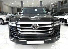 Bán Land Cruiser LC300 sản xuất 2024, lên full bodykit Trung Đông.