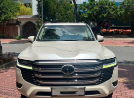 Land Cruiser LC300 sản xuất 2021. Giá chỉ loanh quanh 4 đồng.